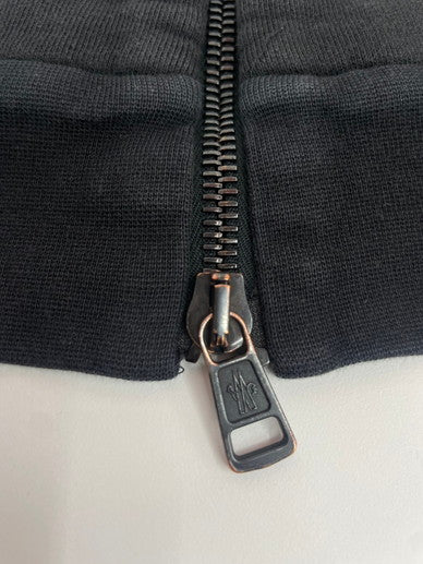 【中古品】【メンズ】 MONCLER モンクレール H10918G00047 22SS バックロゴプリント ジップアップスウェットパーカー 141-241008-NK-2-yok サイズ：S カラー：Black系 万代Net店