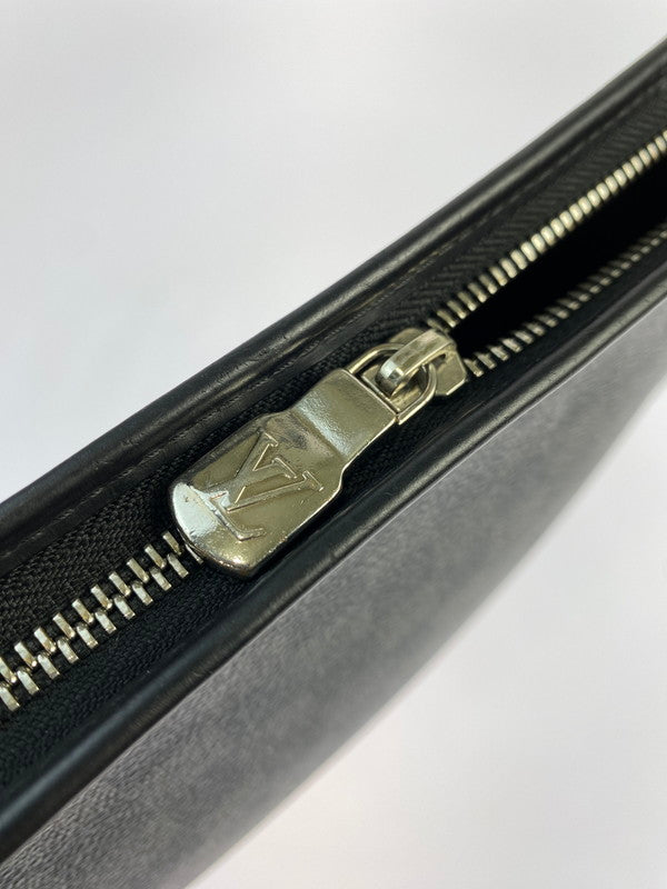 【中古品】【メンズ】 LOUIS VUITTON ルイ・ヴィトン N41696 ダミエ グラフィット ポシェット・ヴォワヤージュMM セカンドバッグ カバン 鞄 179-241004-ab-5-min サイズ：約26.7×20.5×6.2cm カラー：ブラック/グレー系 万代Net店