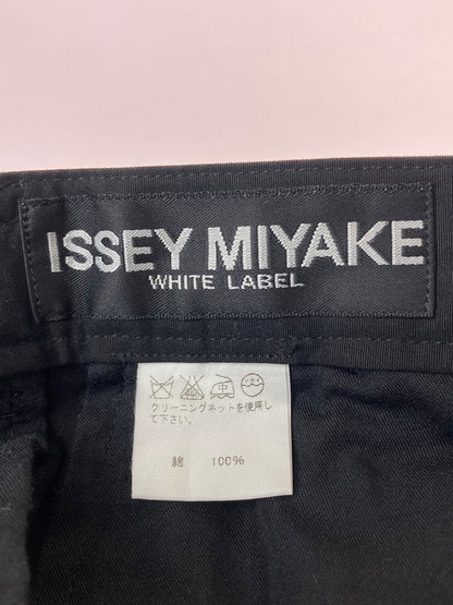 【中古品】【メンズ】 ISSEY MIYAKE-WHITE LABEL- イッセイミヤケ ホワイトレーベル ME32FF540 コットンツイルパンツ 151-241009-ks-25-min サイズ：1 カラー：ブラック 万代Net店