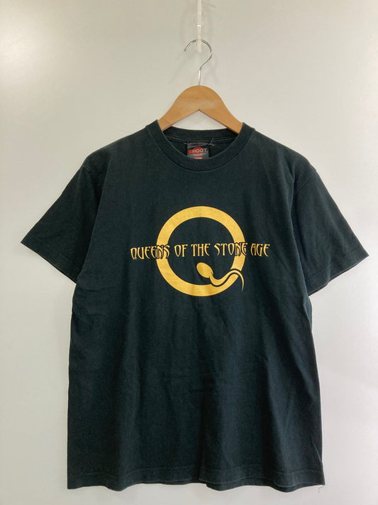 【中古品】【メンズ】  QUEENS OF THE STONE AGE S/S TEE ショートスリーブTシャツ 半袖Tシャツ トップス 146-250125-yn-25-min サイズ：M カラー：ブラック 万代Net店