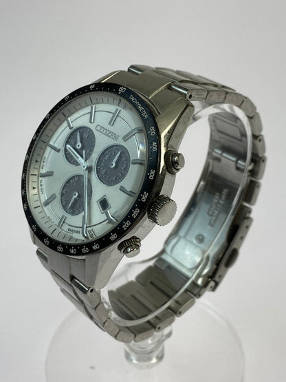 【中古品】【メンズ】 CITIZEN シチズン E820-S083460  ECO DRIVE クロノグラフ ソーラー腕時計 197-241020-AS-10-min カラー：シルバー シルバー系文字盤 万代Net店