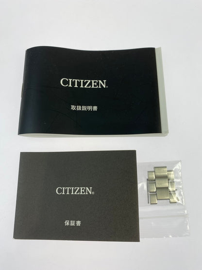 【中古品】【メンズ】 CITIZEN シチズン E820-S083460  ECO DRIVE クロノグラフ ソーラー腕時計 197-241020-AS-10-min カラー：シルバー シルバー系文字盤 万代Net店