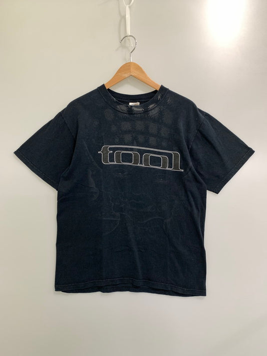 【現状渡し品】【メンズ】  ANVIL アンヴィル c2006 TOOL 10000DAYS PRINTED T-SHIRT プリントTシャツ 半袖トップス 146-241104-me-34-min サイズ：M カラー：ブラック系 万代Net店