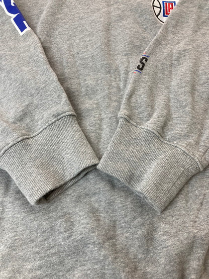 【中古品】【メンズ】  X-LARGE エクストララージ ×NEW ERA ニューエラ CLIPPERS STANDARD LOGO SWEATSHIRT 長袖Tシャツ 142-241109-AS-9-min サイズ：XL カラー：グレー 万代Net店