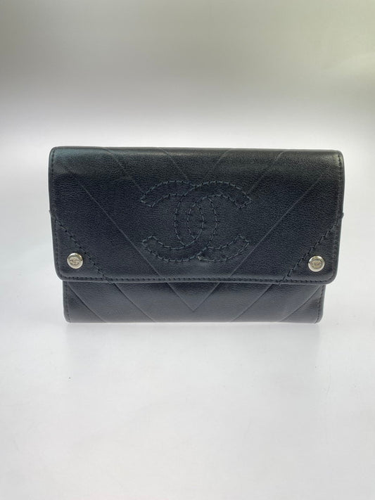 【中古品】【レディース】 CHANEL シャネル ラムスキン ココマーク Vステッチ 財布 8桁10番台 181-241114-yn-03-min カラー：ブラック 万代Net店