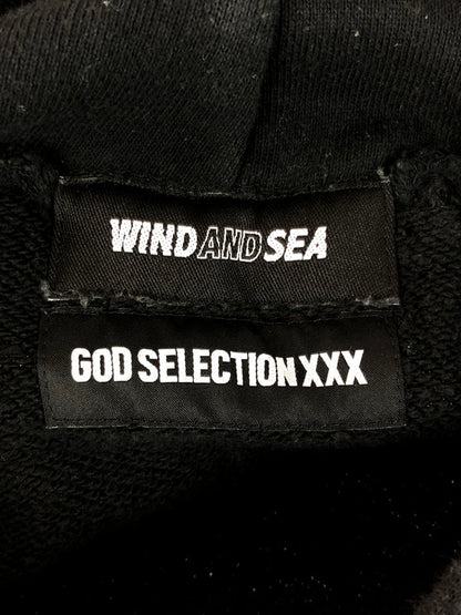 【現状渡し品】【メンズ】 WIND AND SEA ウィンダンシー × GOD SELECTION XXX ゴッドセレクション コラボ PULLOVER HOODIE WDS-XXX-SP-07 プルオーバーフーディー 142-251028-rt-13-tag サイズ：L カラー：ブラック 万代Net店