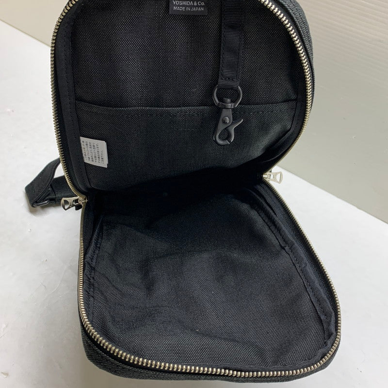 【中古品】【メンズ/レディース】 PORTER ポーター 592-27531 SMOKY SLING SHOULDER BAG スモーキー スリング ショルダーバッグ 188-241126-me-37-min カラー：ブラック 黒 万代Net店