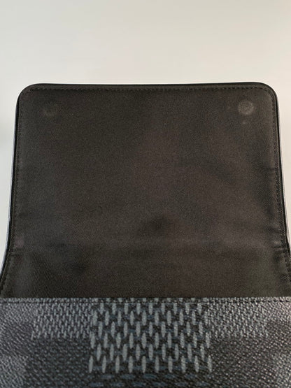 【中古品】【メンズ/レディース】 LOUIS VUITTON ルイ・ヴィトン N5001 ダミエ グラフィット・ステュディオ メッセンジャー ショルダーバッグ 179-241125-me-23-min カラー：ブラック 万代Net店