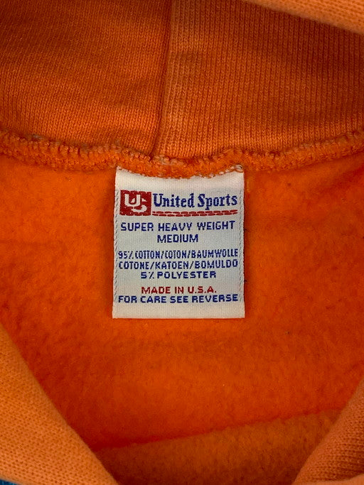 【中古品】【メンズ】 UNITED SPORTS ユナイテッドスポーツ USA製 90S PARODY HOODED SWEATSHIRT プルオーバーパーカー 146-241204-AS-16-min サイズ：M カラー：オレンジ 万代Net店