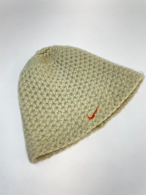 【中古品】【メンズ/レディース】 NIKE ナイキ ニットキャップ 帽子 ニット帽 185-241207-AS-12-min サイズ：M/L カラー：ホワイト系 万代Net店