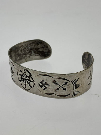 【中古品】【メンズ】  INDIAN JEWELRY-NAVAJO- インディアンジュエリー -ナバホ族- 1910S~"HARRY HEYE TAMMEN"WHIRLING LOG SILVER BANGLE アクセサリー バングル ブレスレット 191-241217-AS-32-min カラー：シルバー 万代Net店