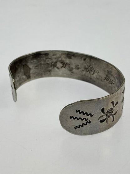 【中古品】【メンズ】  INDIAN JEWELRY-NAVAJO- インディアンジュエリー -ナバホ族- 1910S~"HARRY HEYE TAMMEN"WHIRLING LOG SILVER BANGLE アクセサリー バングル ブレスレット 191-241217-AS-32-min カラー：シルバー 万代Net店