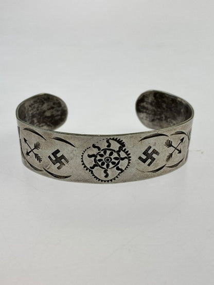 【中古品】【メンズ】  INDIAN JEWELRY-NAVAJO- インディアンジュエリー -ナバホ族- 1910S~"HARRY HEYE TAMMEN"WHIRLING LOG SILVER BANGLE アクセサリー バングル ブレスレット 191-241217-AS-32-min カラー：シルバー 万代Net店