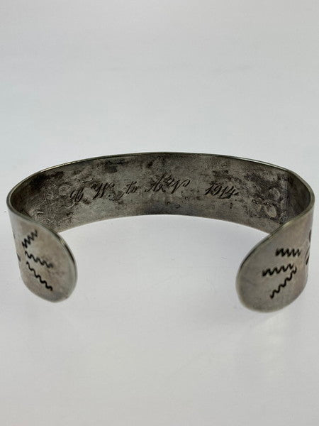 【中古品】【メンズ】  INDIAN JEWELRY-NAVAJO- インディアンジュエリー -ナバホ族- 1910S~"HARRY HEYE TAMMEN"WHIRLING LOG SILVER BANGLE アクセサリー バングル ブレスレット 191-241217-AS-32-min カラー：シルバー 万代Net店