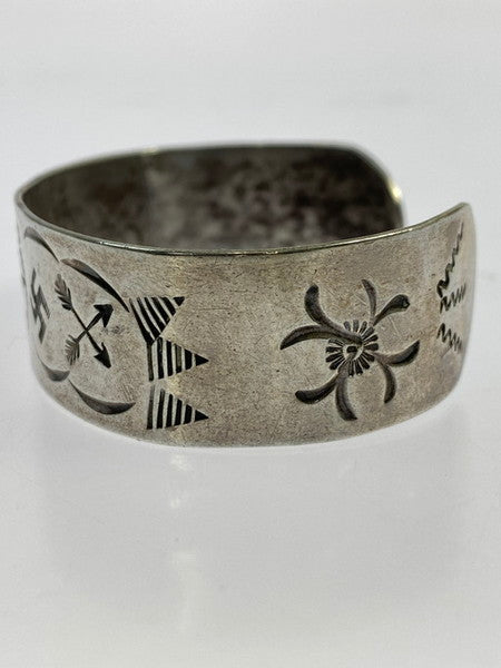 【中古品】【メンズ】  INDIAN JEWELRY-NAVAJO- インディアンジュエリー -ナバホ族- 1910S~"HARRY HEYE TAMMEN"WHIRLING LOG SILVER BANGLE アクセサリー バングル ブレスレット 191-241217-AS-32-min カラー：シルバー 万代Net店