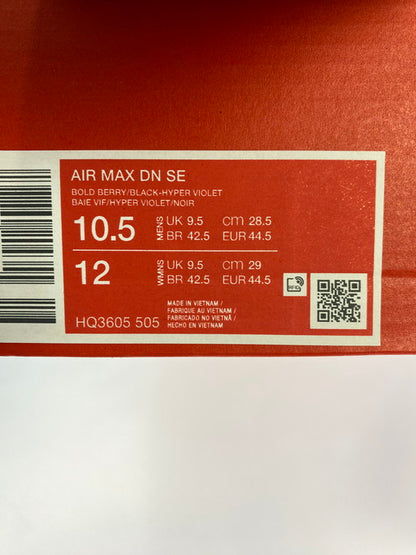 【LIFTる。景品】【中古】【メンズ】 NIKE ナイキ NIKE HQ3605-505 AIR MAX DN SE 靴 シューズ スニーカー SNEAKER 160-241222-ks-02-min サイズ：28.5cm カラー：BOLD BERRY/BLACK‐HYPER VIOLET 万代Net店