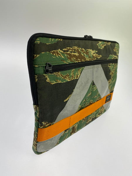 【中古品】【メンズ】 PORTER ポーター ×A BATHING APE アベイシングエイプ TIGER PC CLUTCH タイガー PCケース クラッチバッグ トラ柄 虎 188-241226-me-16-min カラー：グリーン/ブラック 万代Net店