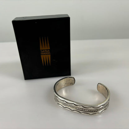 【中古品】【メンズ】  VINTAGE NAVAJO GUILD ヴィンテージナバホギルド C.1940～ STAMPED HEAVY INGOT SILVER CUFF BRACELET アクセサリー ブレスレット バングル 191-250105-AS-14-min カラー：シルバー 万代Net店