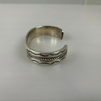 【中古品】【メンズ】  VINTAGE NAVAJO GUILD ヴィンテージナバホギルド C.1940～ STAMPED HEAVY INGOT SILVER CUFF BRACELET アクセサリー ブレスレット バングル 191-250105-AS-14-min カラー：シルバー 万代Net店