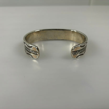 【中古品】【メンズ】  VINTAGE NAVAJO GUILD ヴィンテージナバホギルド C.1940～ STAMPED HEAVY INGOT SILVER CUFF BRACELET アクセサリー ブレスレット バングル 191-250105-AS-14-min カラー：シルバー 万代Net店