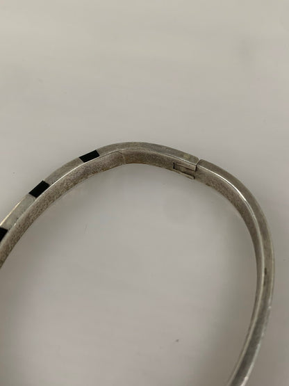 【中古品】【メンズ】 メキシカンジュエリー オニキス インレイ バングル アクセサリー ブレスレット 192-250105-AS-16-min カラー：シルバー 万代Net店