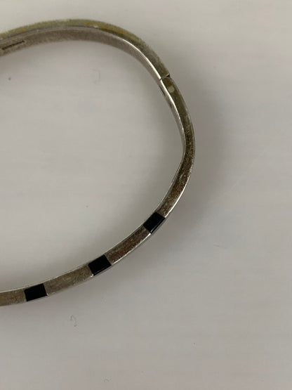 【中古品】【メンズ】 メキシカンジュエリー オニキス インレイ バングル アクセサリー ブレスレット 192-250105-AS-16-min カラー：シルバー 万代Net店