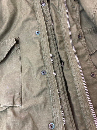 【現状渡し品】【メンズ】 US.ARMY ユーエスアーミー 8405-782-2945 M-65 FIELD JACKET アウター 146-250108-AS-29-min サイズ：XL カラー：カーキ 万代Net店
