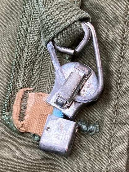 【現状渡し品】【メンズ】 US.ARMY ユーエスアーミー 8405-782-2945 M-65 FIELD JACKET アウター 146-250108-AS-29-min サイズ：XL カラー：カーキ 万代Net店