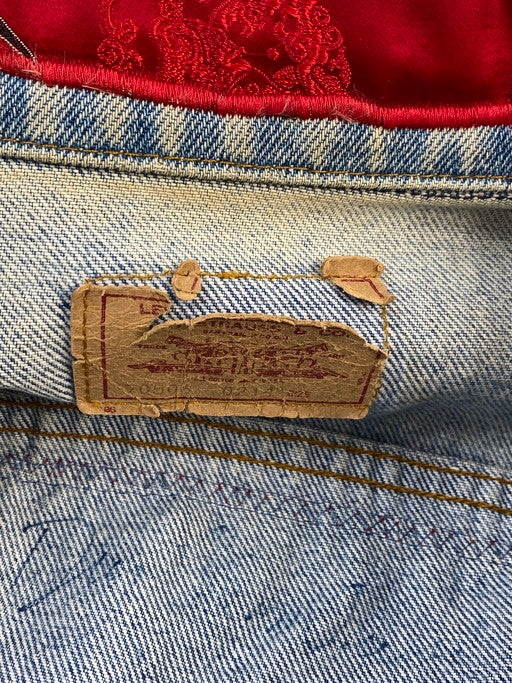 【現状渡し品】【メンズ】 Levi's リーバイス CUSTOM DENIM JACKET カスタム デニム ジャケット アウター 146-250109-me-31-min カラー：インディゴ/レッド 万代Net店