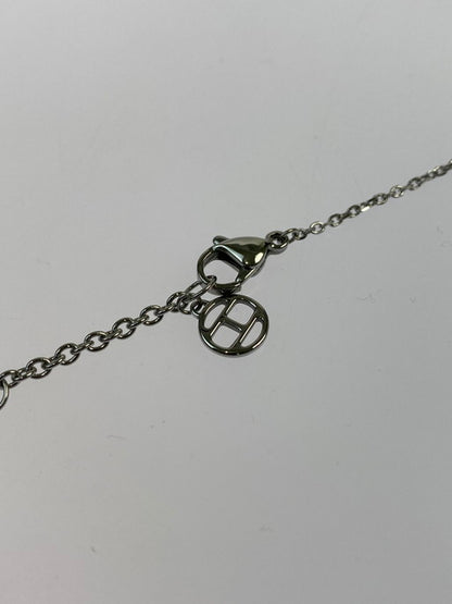 【中古品】【メンズ/レディース】 TOMMY HILFIGER トミーヒルフィガー TH CUFF NECKLACE モノグラム カフ ネックレス ジュエリー 193-250114-em-19-min カラー：シルバー 万代Net店