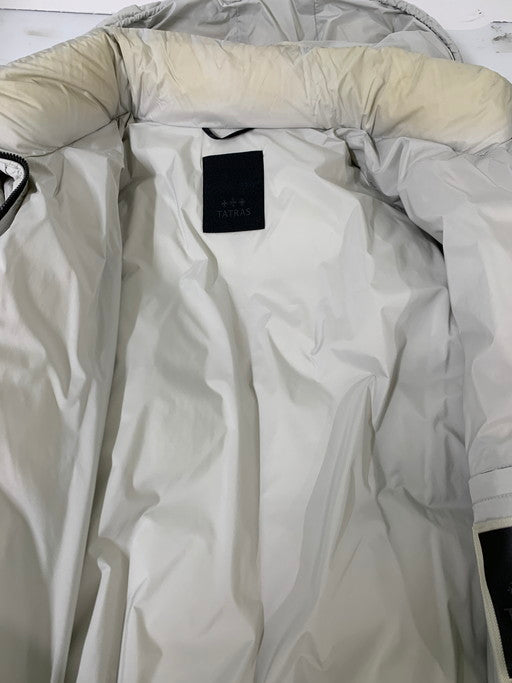 【中古品】【メンズ】 TATRAS タトラス GESSO HOODED DOWN JACKET MTA20A4569 ダウンジャケット メンズ アウター 141-250116-em-22-min サイズ：03 カラー：ライトグレー 万代Net店