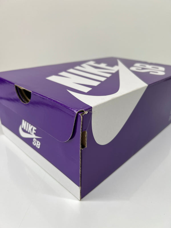 【中古美品】【レディース】 NIKE SB ナイキ スケートボーディング × ANTI HERO アンタイヒーロー 別注 コラボ ZOOM BLAZER MID QS HM5838-300 ズーム ブレーザー ミッド クイックストライク スニーカー 靴 160-260725-kk-12-hon カラー：ROUGH GREEN/AMARILLO 万代Net店