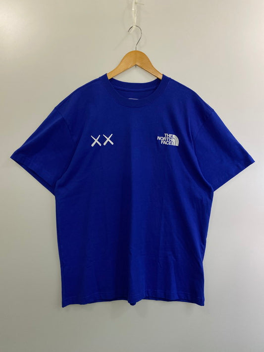 【中古美品】【メンズ】 THE NORTH FACE ザ・ノースフェイス NF0A7WLLCZ6-L ×KAWS SS TEE 半袖Tシャツ 144-250121-AS-11-min サイズ：L カラー：ブルー 万代Net店