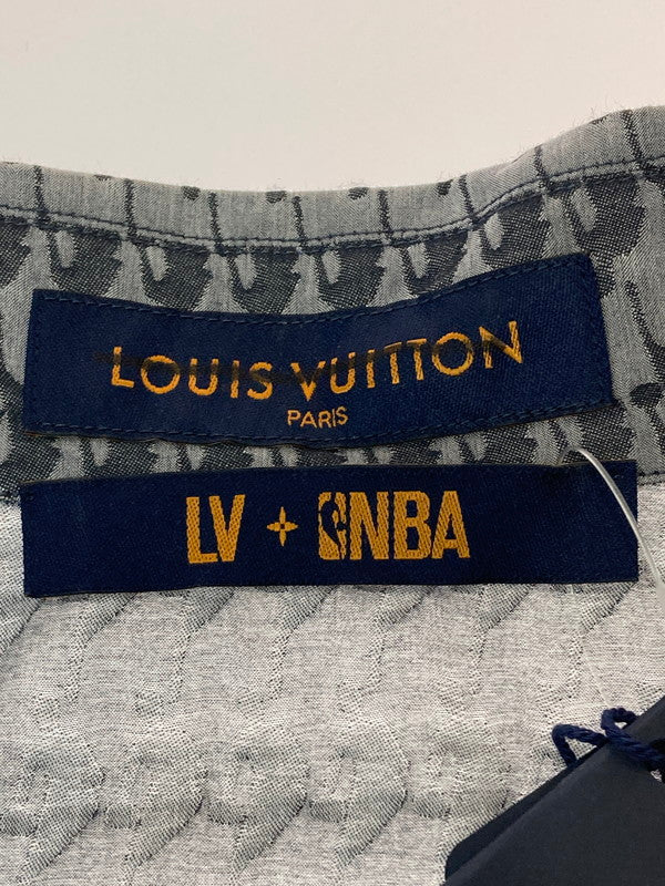 【中古品】【メンズ】 LOUIS VUITTON ルイ・ヴィトン HKS18W 21SS NBA SHORT SLEEVE SHIRT 半袖シャツ 141-250125-AS-38-min サイズ：XS カラー：グレー 万代Net店