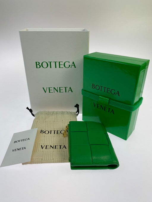 【中古品】【レディース】 BOTTEGAVENETA ボッテガヴェネタ スモール カセット 二つ折りファスナーウォレット 742698  財布 二つ折り財布 181-250204-jt-16-min カラー：パラキート/グリーン 万代Net店