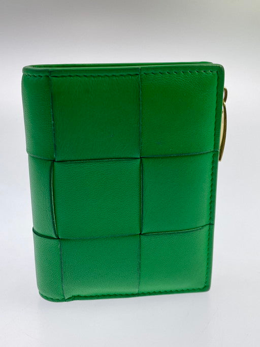 【中古品】【レディース】 BOTTEGAVENETA ボッテガヴェネタ スモール カセット 二つ折りファスナーウォレット 742698  財布 二つ折り財布 181-250204-jt-16-min カラー：パラキート/グリーン 万代Net店