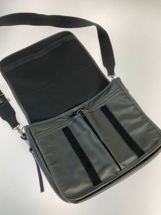 【中古品】【メンズ】 LUGGAGE LABEL ラゲッジレーベル 960-09283 NEW LINER SHOULDER BAG ニューライナーショルダーバッグ 188-250220-me-01-min カラー：ブラック 黒 万代Net店