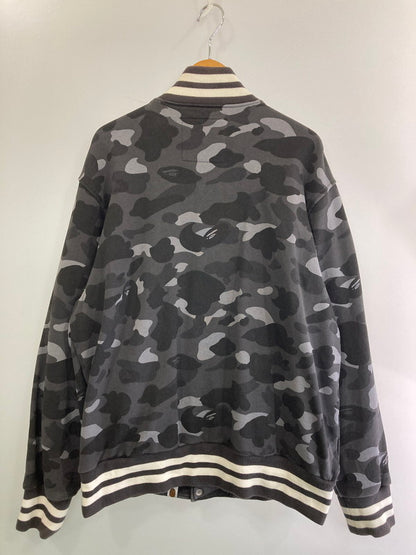 【中古品】【メンズ】 A BATHING APE アベイシングエイプ CAMO SWEAT STADIUM JACKET カモ スウェット スタジアムジャケット アウター 142-250218-yn-17-min サイズ：L カラー：ブラック/グレー 万代Net店