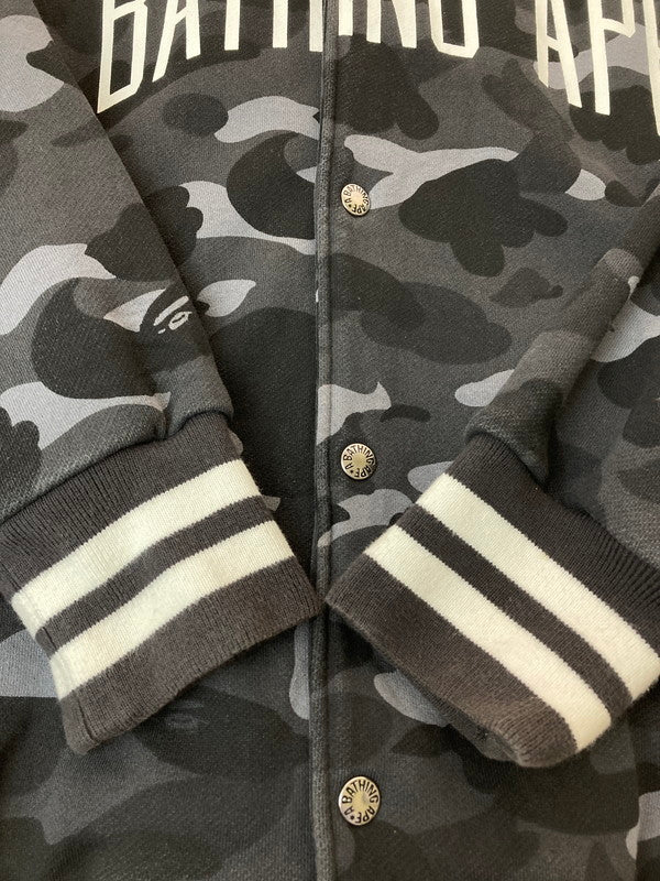 【中古品】【メンズ】 A BATHING APE アベイシングエイプ CAMO SWEAT STADIUM JACKET カモ スウェット スタジアムジャケット アウター 142-250218-yn-17-min サイズ：L カラー：ブラック/グレー 万代Net店