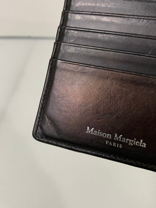 【現状渡し品】【メンズ/レディース】  MAISON MARGIELA メゾンマルジェラ S35UI0437 P2714 エナメル 二つ折り財布 200-250227-ks-53-min カラー：ブラック 万代Net店