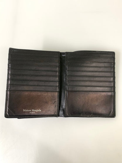 【現状渡し品】【メンズ/レディース】  MAISON MARGIELA メゾンマルジェラ S35UI0437 P2714 エナメル 二つ折り財布 200-250227-ks-53-min カラー：ブラック 万代Net店