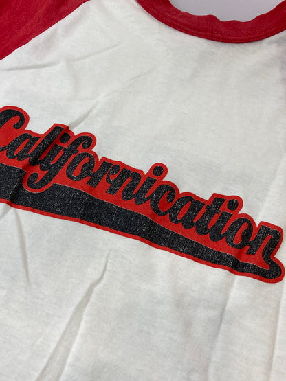 【現状渡し品】【メンズ】  RED HOT CHILI PEPPERS レッドホットチリペッパーズ ”CALIFORNICATION”RAGLAN TEE 七分袖 146-250226-AS-22-min サイズ：M カラー：レッド/ホワイト 万代Net店