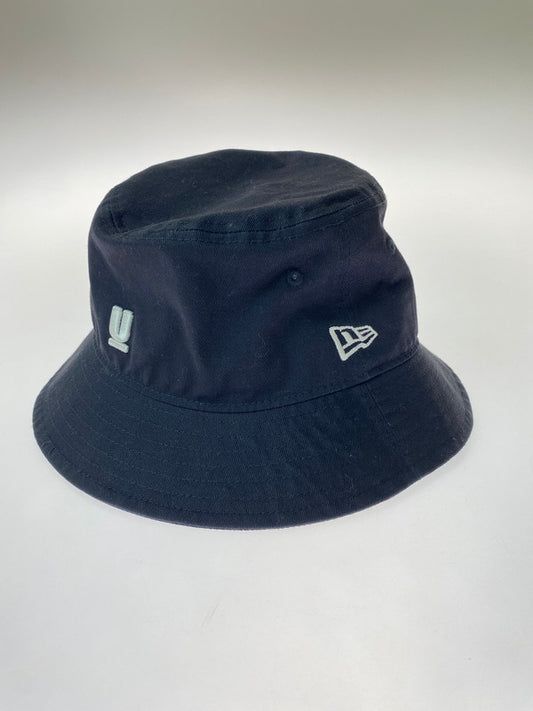 【中古品】【メンズ/レディース】 NEW ERA ニューエラ ×UNDERCOVER アンダーカバー バケットハット 帽子 185-250228-me-38-min サイズ：SMALL/MEDIUM カラー：ブラック 万代Net店