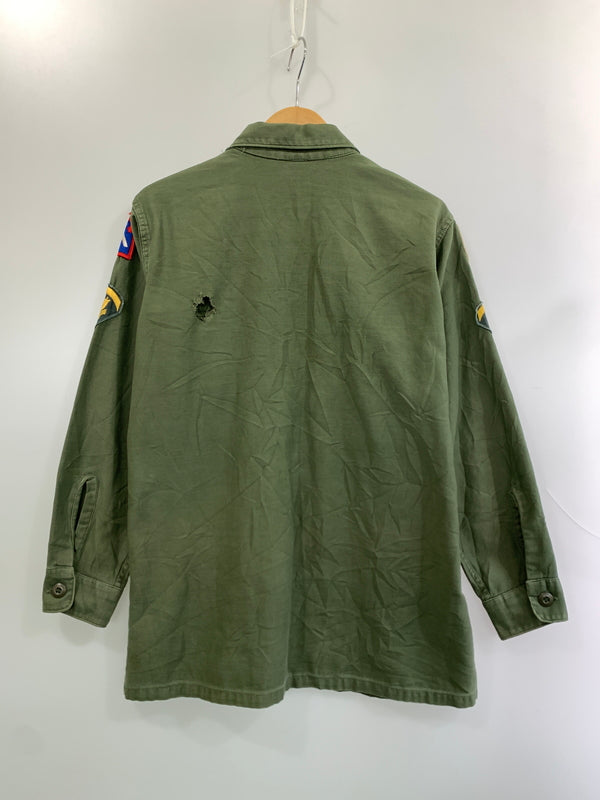 【現状渡し品】【メンズ】 US.ARMY ユーエスアーミー UTILITY SHIRT 8405-782-3017 ユーティリティシャツ メンズ アウター ミリタリー 長袖 146-260510-em-31-min カラー：オリーブグリーン 万代Net店