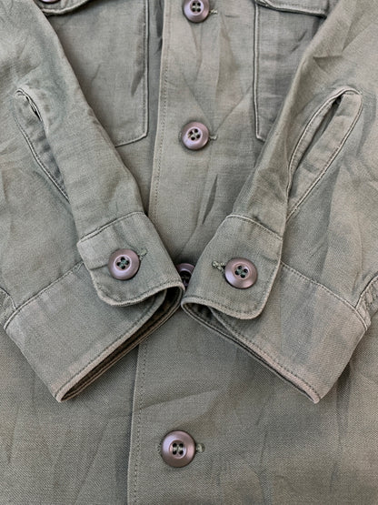 【現状渡し品】【メンズ】 US.ARMY ユーエスアーミー UTILITY SHIRT 8405-782-3017 ユーティリティシャツ メンズ アウター ミリタリー 長袖 146-260510-em-31-min カラー：オリーブグリーン 万代Net店