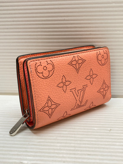 【中古品】【レディース】 LOUIS VUITTON ルイ・ヴィトン M81419 マヒナ ポルトフォイユ クレア 二つ折り 財布 179-250623-cn-3-min カラー：ピンク系 万代Net店