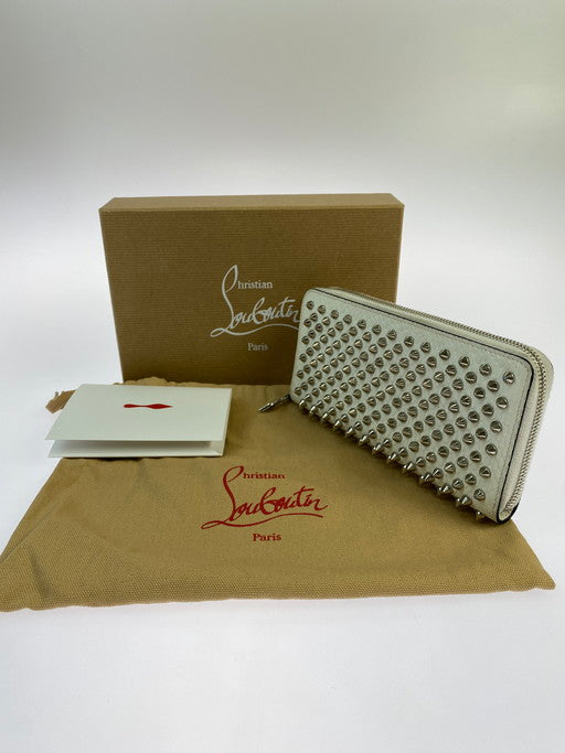 【LIFTる。景品】【中古品】【メンズ/レディース】 Christian Louboutin クリスチャンルブタン 3205076 PANETTONE WALLET パネトーネ ウォレット ラウンドウォレット 長財布 181-250331-em-03-min カラー：ホワイト系 万代Net店