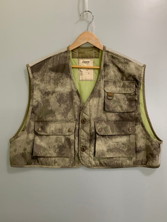 【中古品】【メンズ/レディース】 ETSINTA エシンタ カモフラキルトベスト ショート丈 迷彩 メンズ レディース トップス ベスト 142-250324-em-07-min サイズ：ONE カラー：ベージュ系 万代Net店