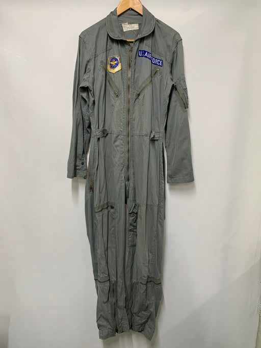 【中古品】【メンズ】 U.S.AIR FORCE 60's K-2B FLYING COVERALL アメリカ空軍 カバーオール つなぎ 157-250326-yn-01-min カラー：オリーブグリーン 万代Net店