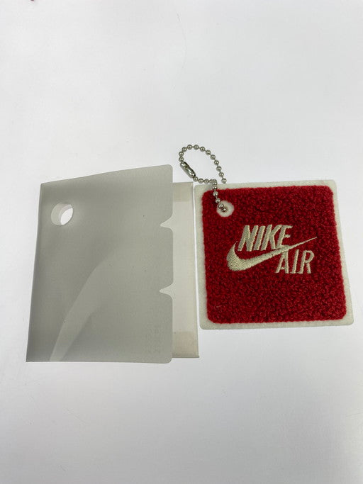 【中古美品】【メンズ/レディース】 NIKE ナイキ DJ4891-061 WOMEN’S AIR JORDAN 1 HIGH OG NEWSTALGIA 靴 シューズ スニーカー 160-250401-AS-1-min サイズ：25.5cm カラー：レッド/ホワイト 万代Net店